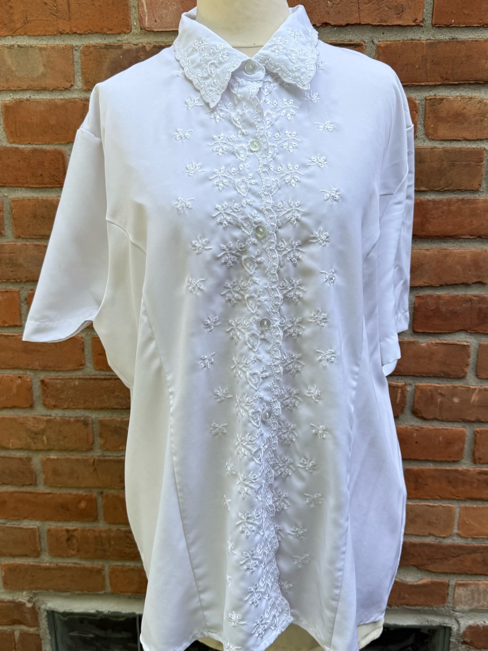 Vintage Apparenza White Embroidered Button-Front Women's Top